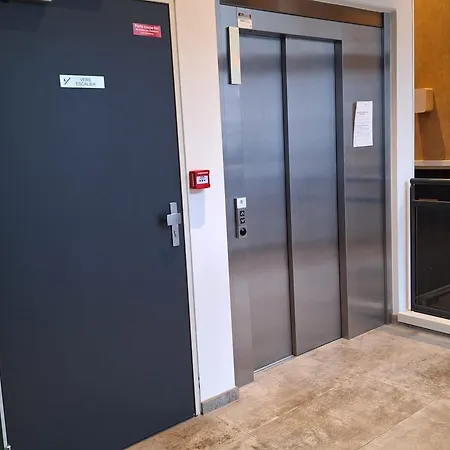 Contemporain 3 Avec Vue Sur Canal, Parking Et Internet à - Fr-1-584-343 * Nancy