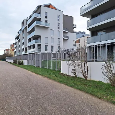 Apartment Contemporain 3 Avec Vue Sur Canal, Parking Et Internet A