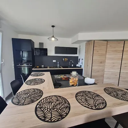 Contemporain 3 Avec Vue Sur Canal, Parking Et Internet A Nancy